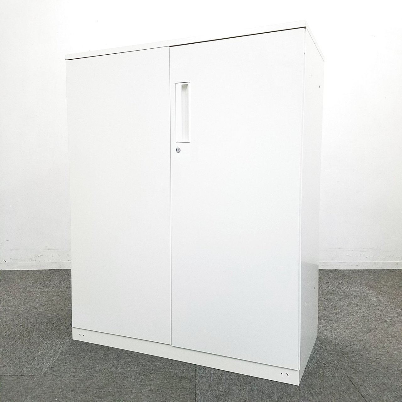 【20台入荷】人気のエディアシリーズ入荷！中古　キャビネット　書庫　ロッカー　棚　ホワイト　オフィス
                        エディア 
                                    中古
            