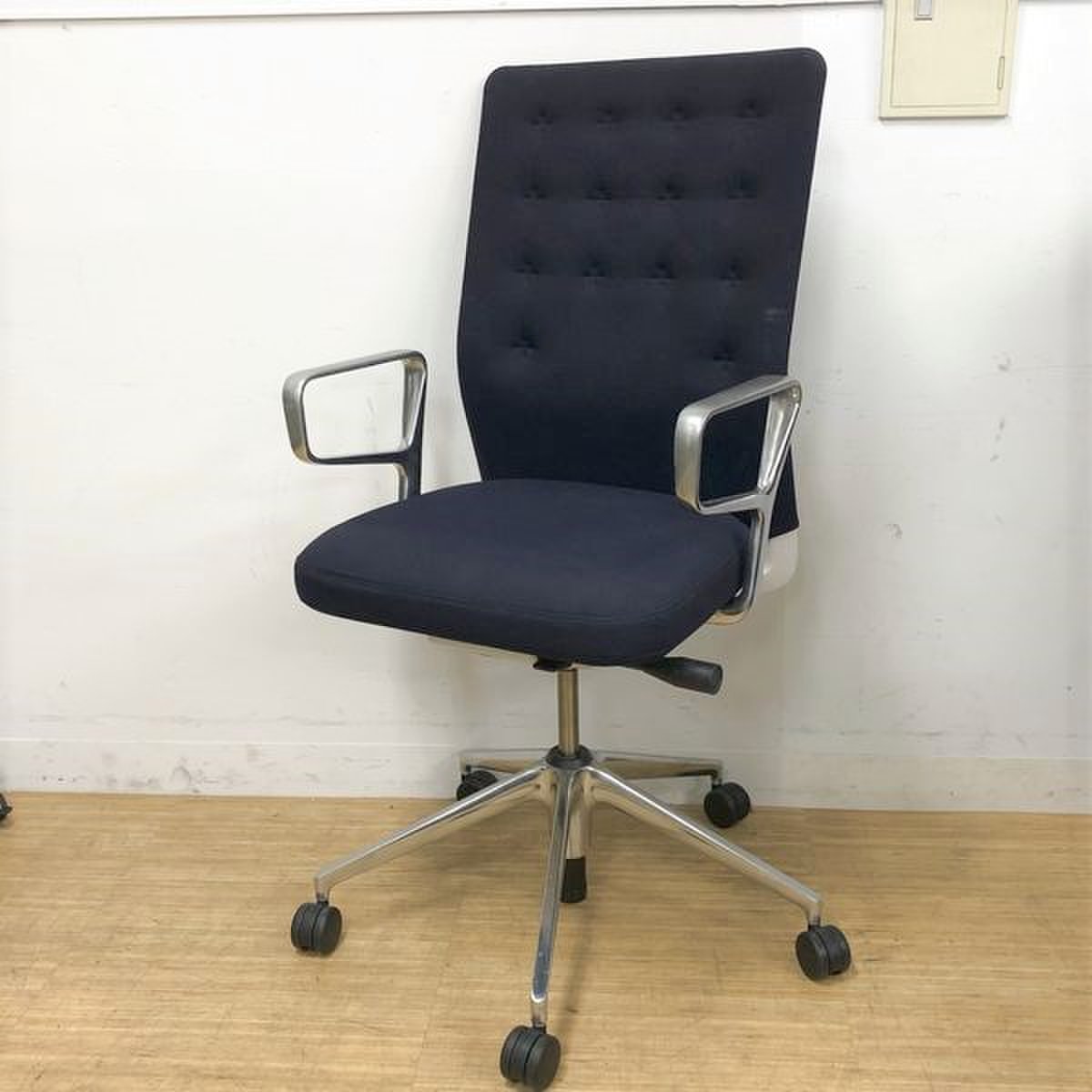 【中古】ID Trim vitra/ヴィトラ 肘付ハイバックチェア 326586 - 中古