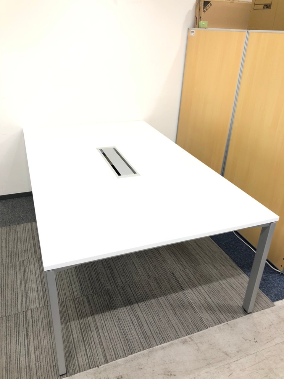 【限定１台】UCHIDA｜フリーアドレス｜大型テーブル｜ホワイト｜配線【中古品】【新大阪】【北区】【淀川区】【北摂】【起業】
                        その他シリーズ
                                    中古
            