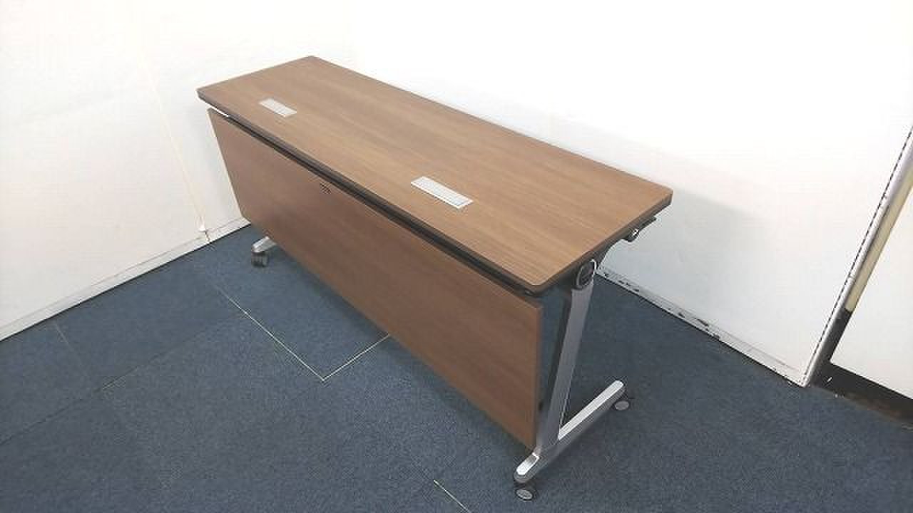 【定価約10万円！！木目調のオシャレな1500ｍｍ幅タイプのサイドスタックテーブルの入荷です！！】■オカムラ■インターアクト
                        インターアクトPRO 
                                    中古
            