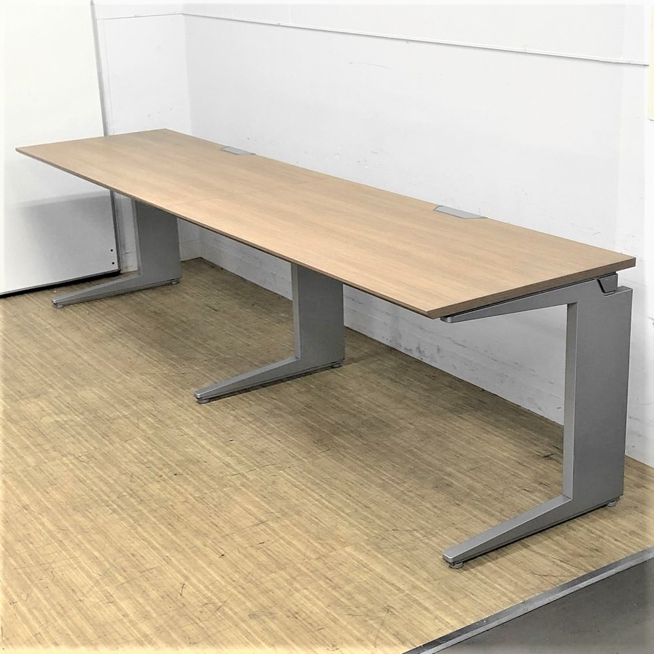 オカムラ8184型 会議用折りたたみテーブル - 大阪府の家具