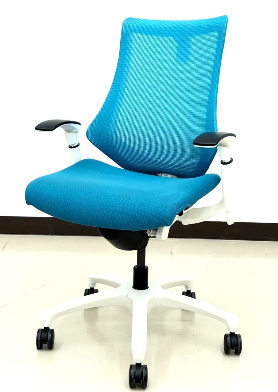 【限定1脚入荷！】大人気エフチェアのライトブルー【可愛い色でオフィスでも自宅でも大活躍！】【作業チェア】【テレワーク】　　　
                        エフ 
                                    中古
            