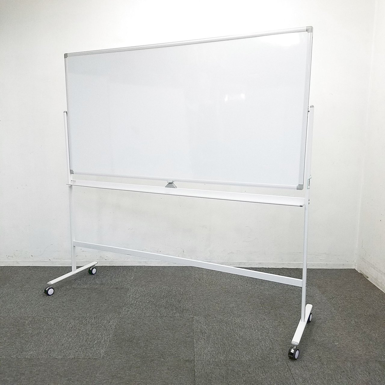 【1台入荷】チトセの両面無地タイプ自立式ホワイトボード入荷いたしました！中古　ホワイトボード　黒板 ホーロー
                        その他シリーズ
                                    中古
            