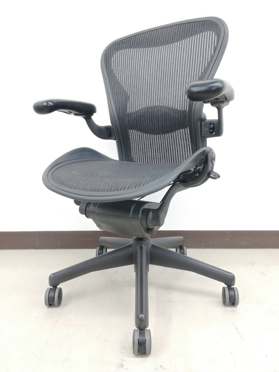 【キングオブチェア入荷！】アーロン/Bフル/ランバー有/ブラック/前傾機能あり
                        アーロンチェア（ランバー　フル装備） (Aeron chair)
                                    中古
            