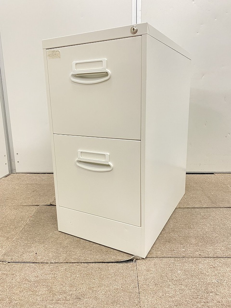 【2018年製美品/希少品】PLUS製A4ファイルキャビネット（2段）
                        その他シリーズ
                                    中古
            