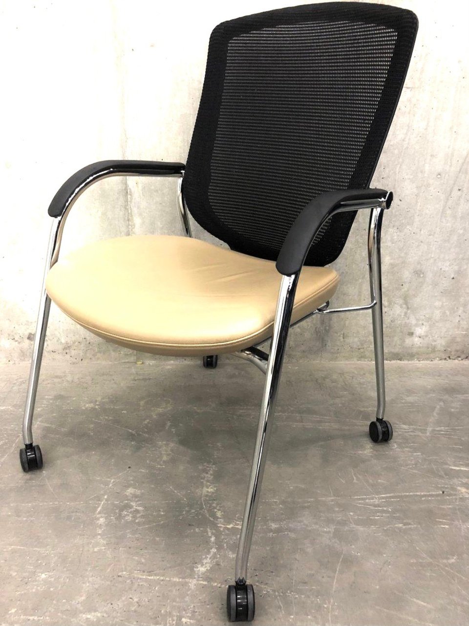 【関東倉庫在庫品】定番／人気　◆Okamura／オカムラ　◆Contessa／コンテッサ ※倉庫撮影画像※
                        コンテッサ 
                                    中古
            