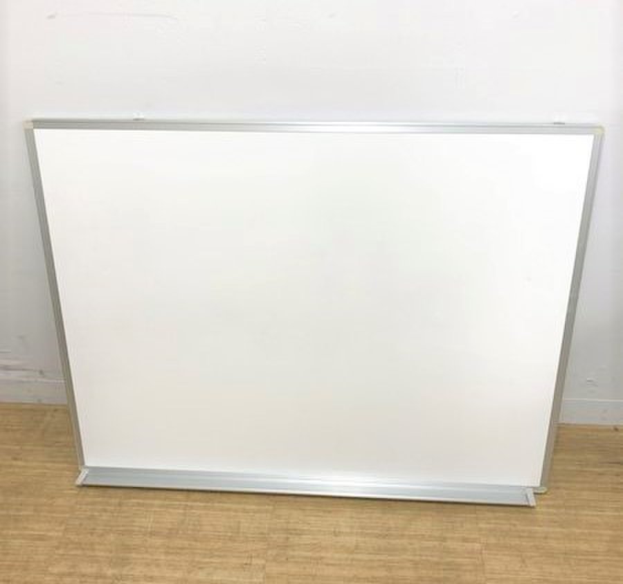 イトーキ　壁掛けホワイトボード　W1200
                        壁掛け式ホワイトボード
                                    中古
            