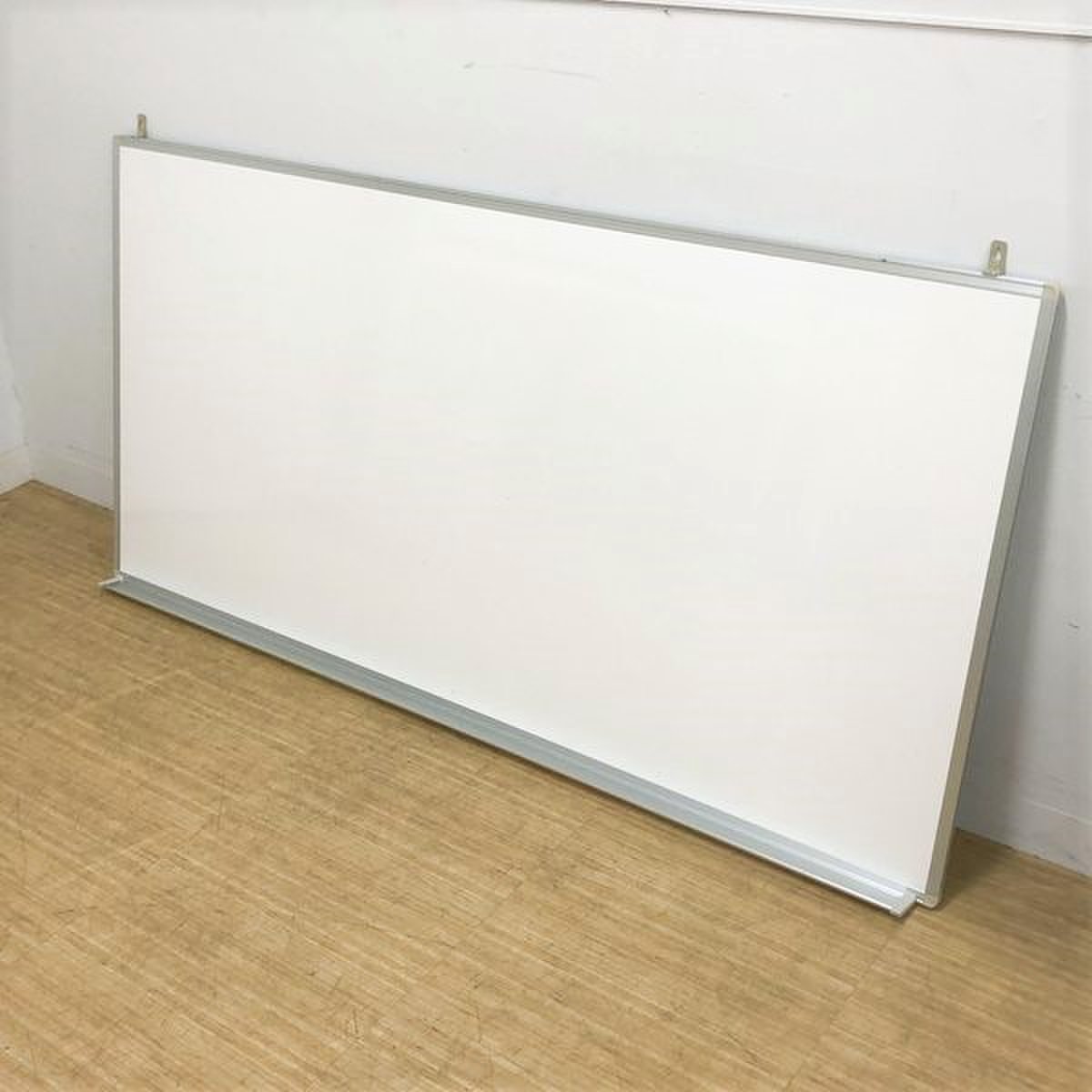 壁掛式ホワイトボード　W1800
                        壁掛式ホワイトボード
                                    中古
            