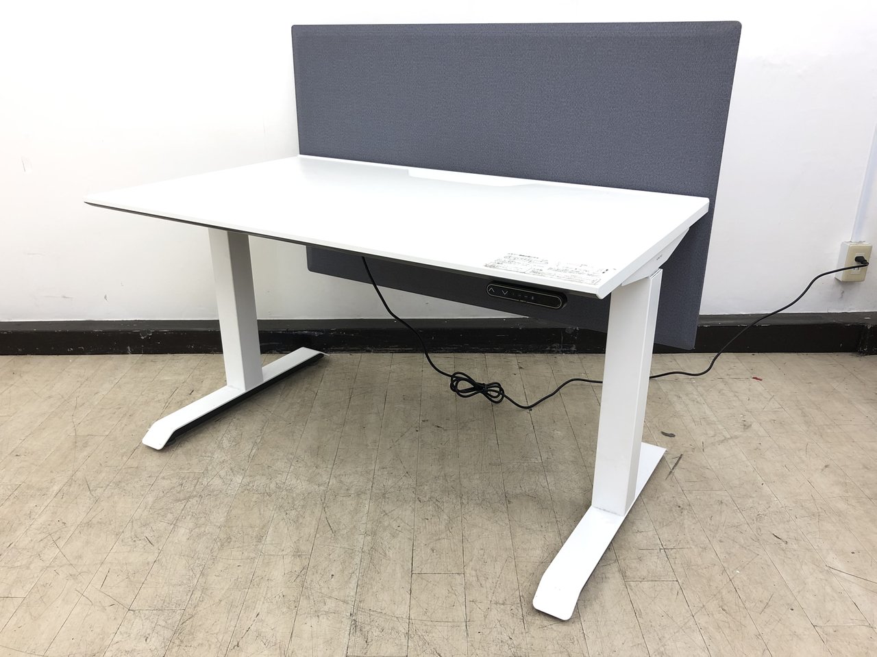 最先端の昇降デスク！高さ調整630㎜～1290㎜まで可能！
                        シークエンス 昇降デスク&テーブル 
                                    中古
            