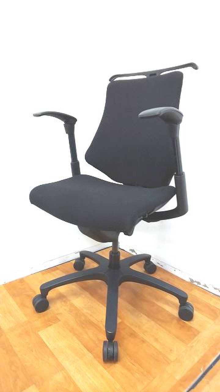 【定価約11万円！！超人気ハイバック背もたれクッションチェア！！湾曲型でフィット感が抜群です！！可動肘でPＣワークも快適です！！】イトーキ/エフチェア
                        エフ
                                    中古
            