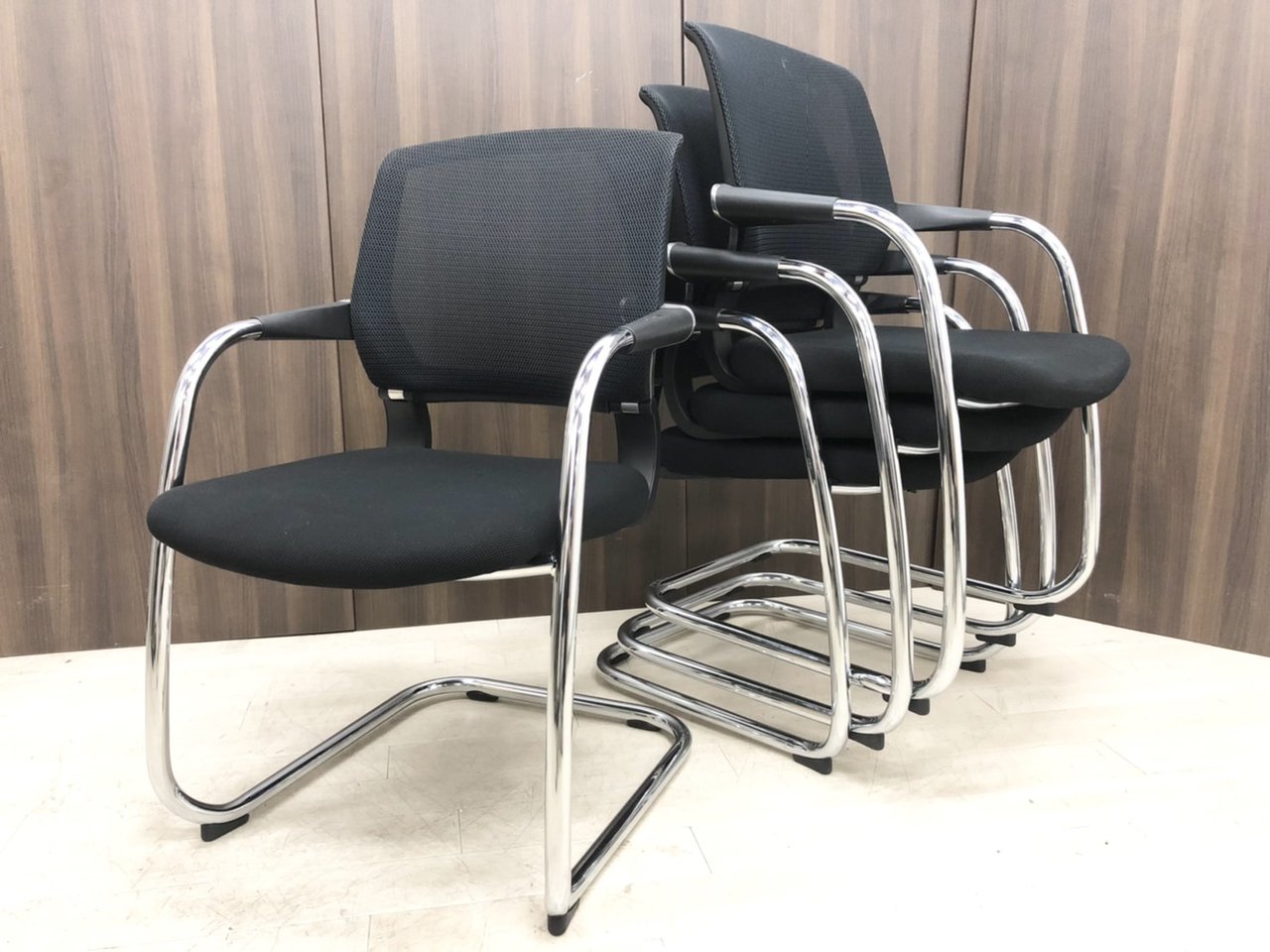 【4脚セットでお得！】コクヨ/サテリテ/ブラック/キャンチレバータイプ
                        サテリテ（アルミ脚タイプ） 
                                    中古
            