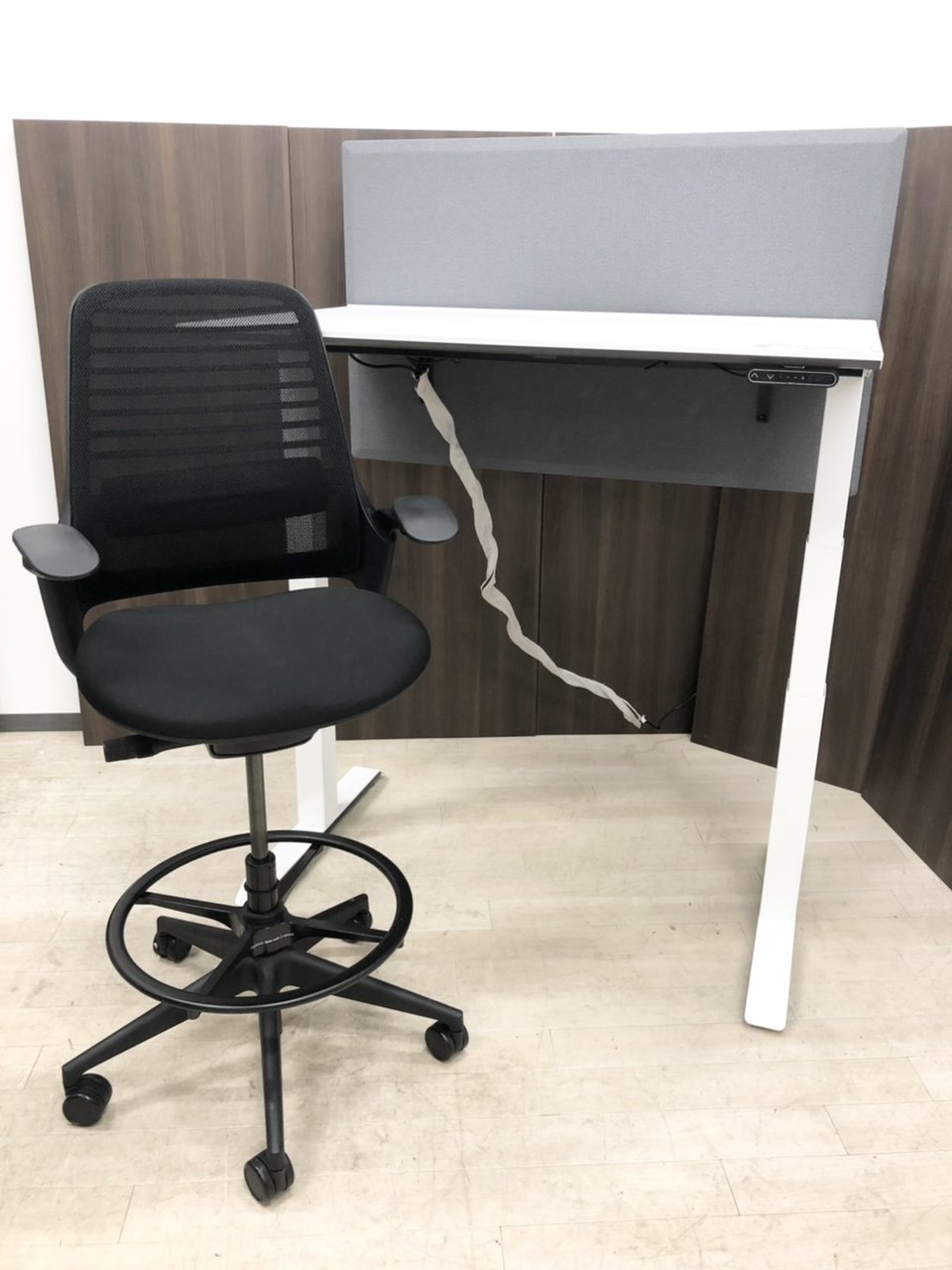 【2019年製！最先端のオフィスデスク】コクヨ/シークエンス/ホワイト/H630～1290
                        シークエンス 昇降デスク&テーブル 
                                    中古
            