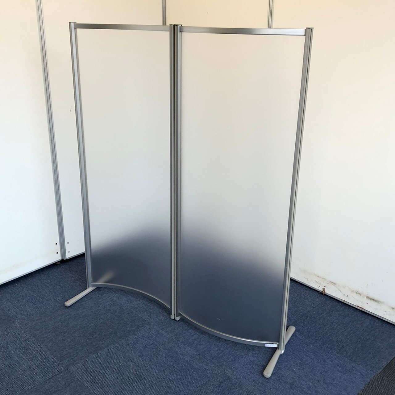 【限定1台！】待合室や受付にオススメ！R型パーテーション｜半透明｜起業　拠点開設
                        その他シリーズ
                                    中古
            