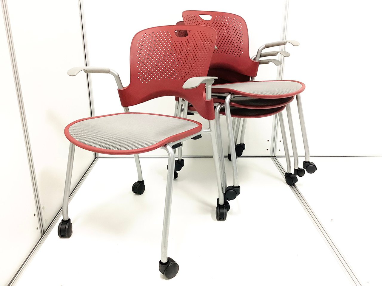 【セット価格（4脚）】高級／稀少品／レア　◆Hermanmiller／ハーマンミラー　◆Caper ／ケイパー ※横浜店撮影画像※
                        ケイパー 
                                    中古
            