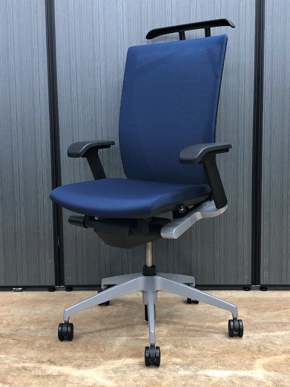 ★在庫入替セール★【限定3脚】ITOKI Vento（ヴェント）【A00831352】
                        ヴェントチェア
                                    中古
            