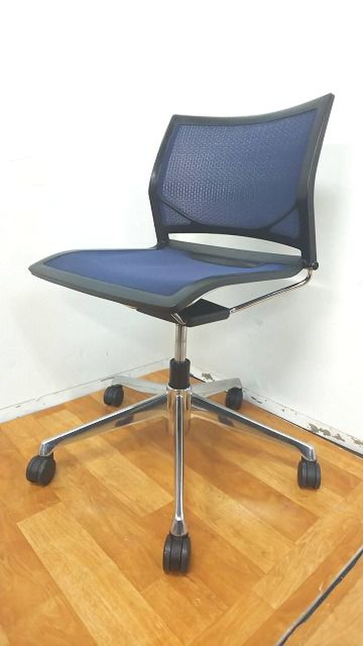 【定価約7万円！！上下昇降可能なオシャレなミーティングチェアの入荷です！！国内メーカー人気商品！！】■オカムラ■ツァルト
                        ツァルト 
                                    中古
            