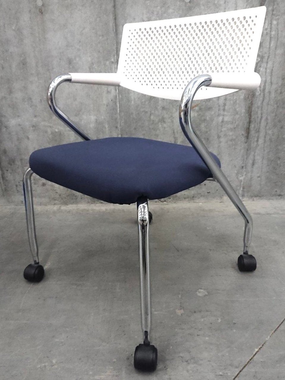 【関東倉庫在庫品】定番／人気　◆vitra／ヴィトラ　◆Visaroll／ビザロール ※倉庫撮影画像※
                        ビザロール 
                                    中古
            