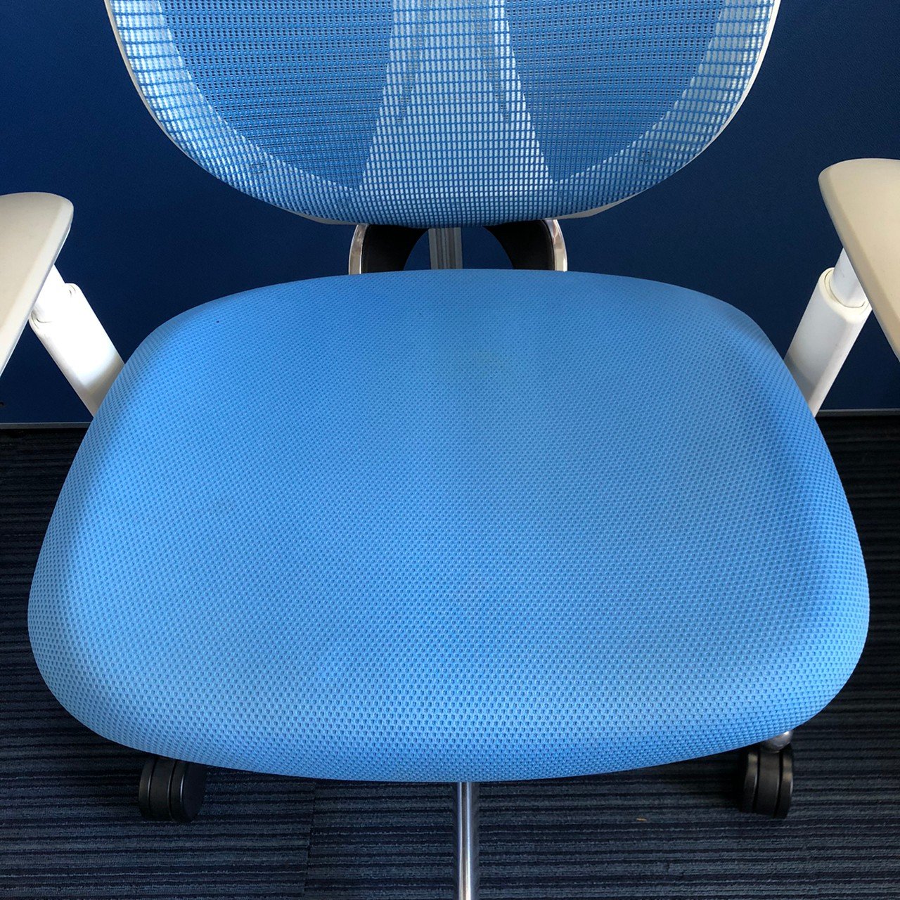 【中古】 サブリナ オカムラ/okamura 肘付ハイバックチェア 中古】サブリナ オカムラ/okamura 肘付ハイバックチェア 329656