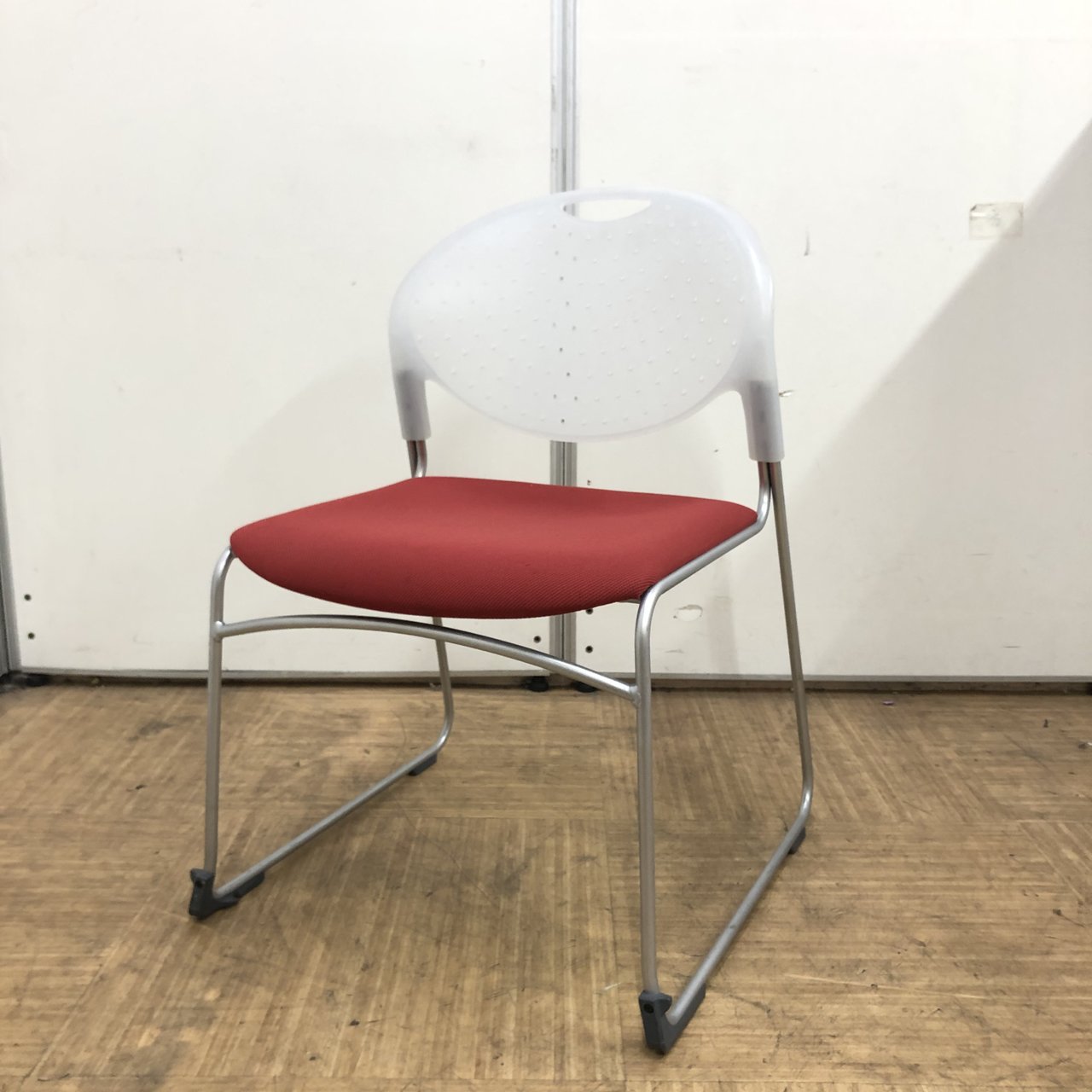 【イトーキ製】【ミーティング向け】【重ねて収納】
                        クリケット 
                                    中古
            