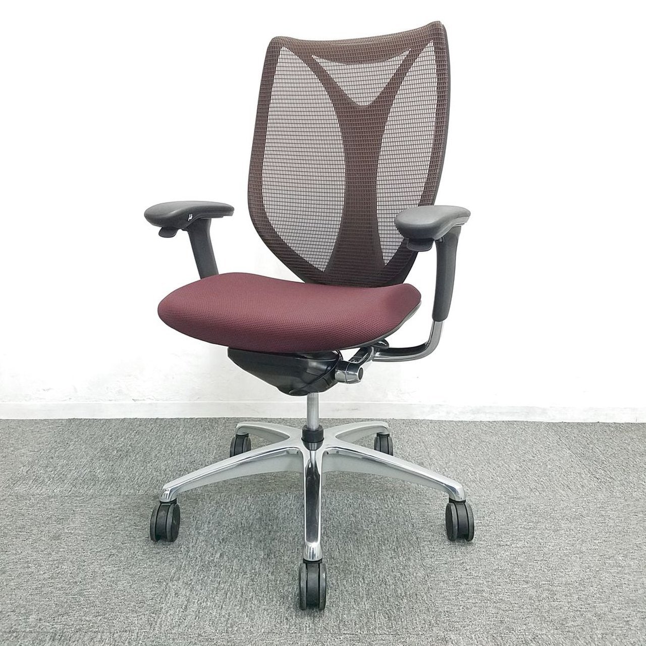 【中古美品】なごみハイバックチェア 中古】シルフィーメッシュ C685BW FMP7 オカムラ/okamura 肘付