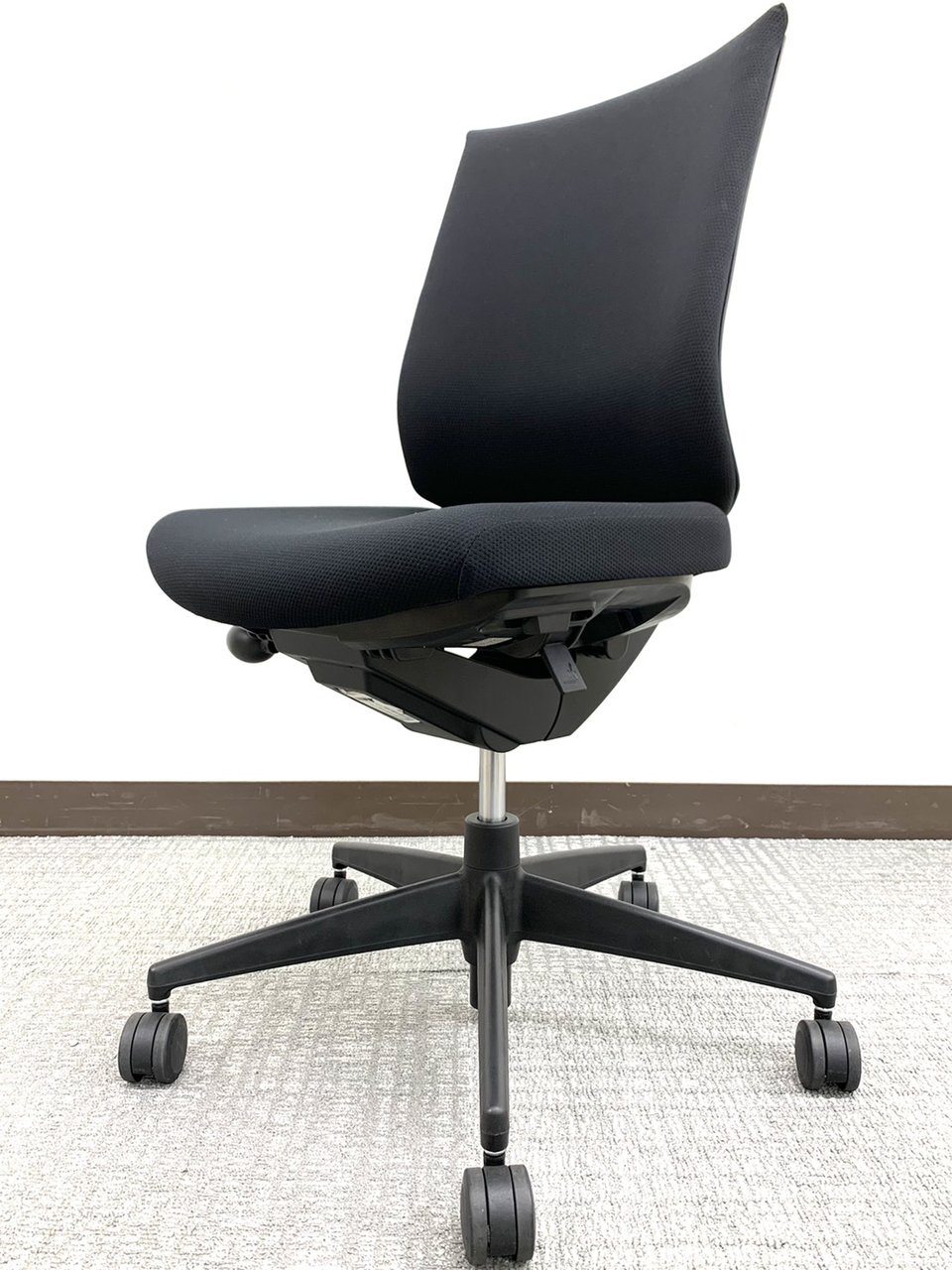 【1脚限り】コスパ良いです！真っ黒ウィザード（Wizard）チェア※肘掛無しタイプ◆コクヨ製【RP】
                        ウィザード
                                    中古
            