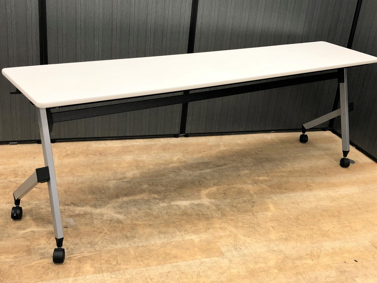 【6台入荷】ITOKI　折り畳みテーブル　HXシリーズ　幕板無し【可児】【大垣】【羽島】
                        HXシリーズ
                                    中古
            