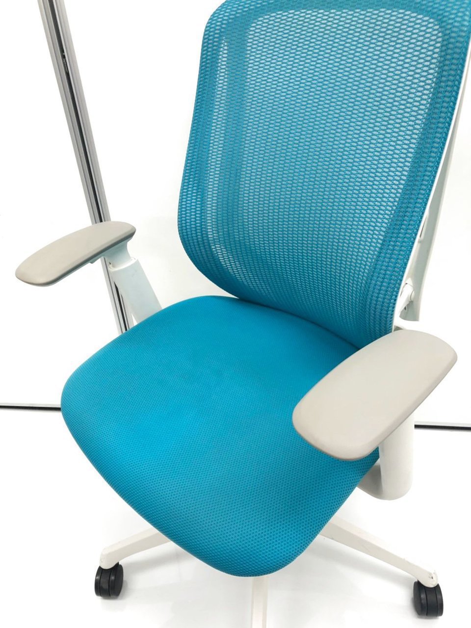 bn　オカムラ　シルフィーチェア　前傾機能　ハイバック　メッシュタイプ　中古 楽天市場】オカムラ シルフィーチェア 中古 ハイバック 肘無