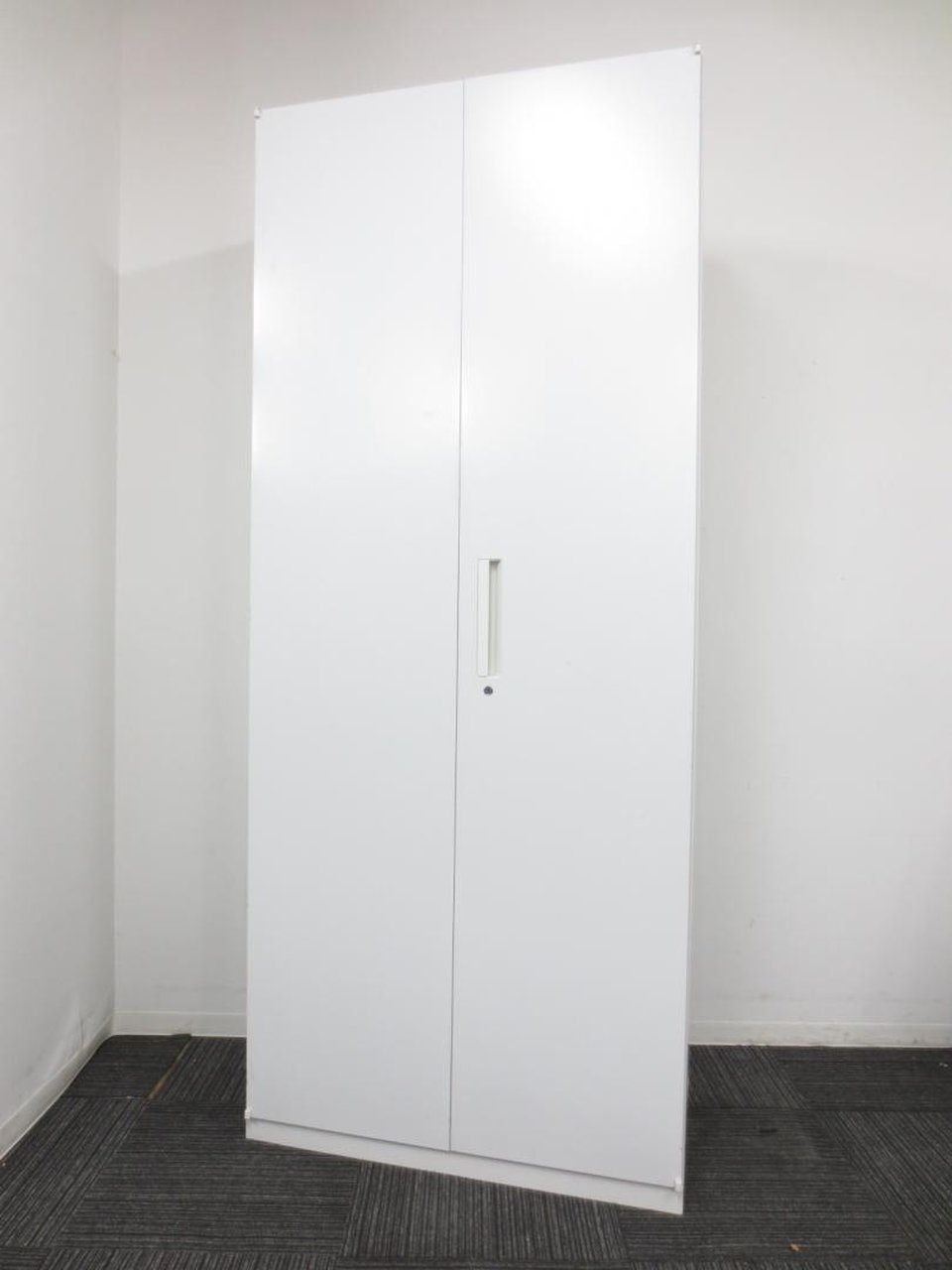 【これ1台でたっぷり書類収納が可能！】内田洋行製ハイパーストレージシリーズ【観音開きの為書類が取り出しやすく見やすい！】
                        HS
                                    中古
            