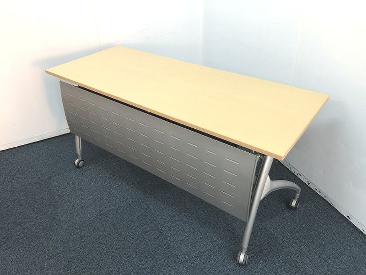 【スタイリッシュなデザイン！】■イトーキ製　サイドスタックテーブル　■W1500×D600mm　オシャレな木目デザイン！
                        リリッシュ 
                                    中古
            