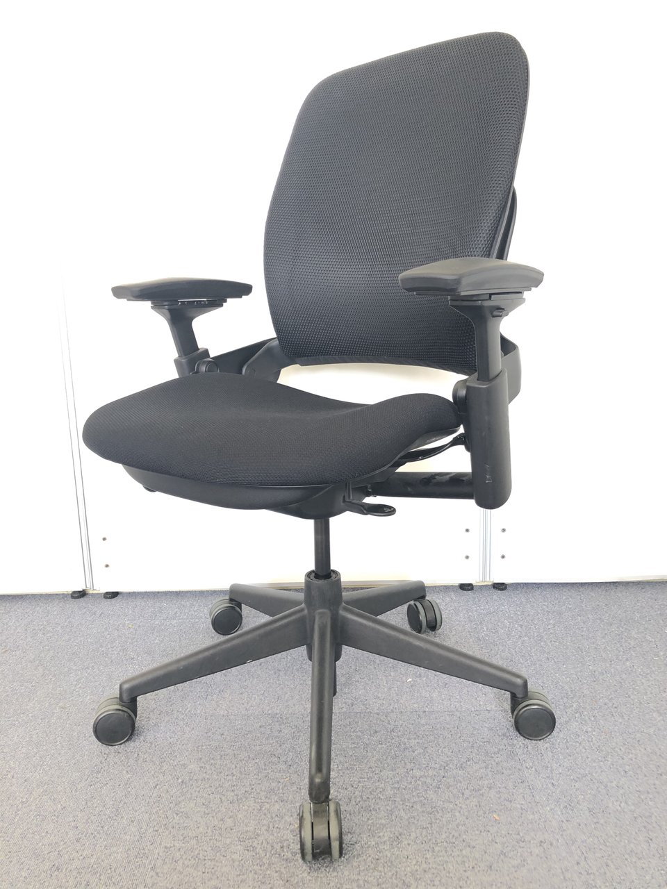 【中古】リープHD TB117 Steelcase/スチールケース 肘付ハイバックチェア 330725