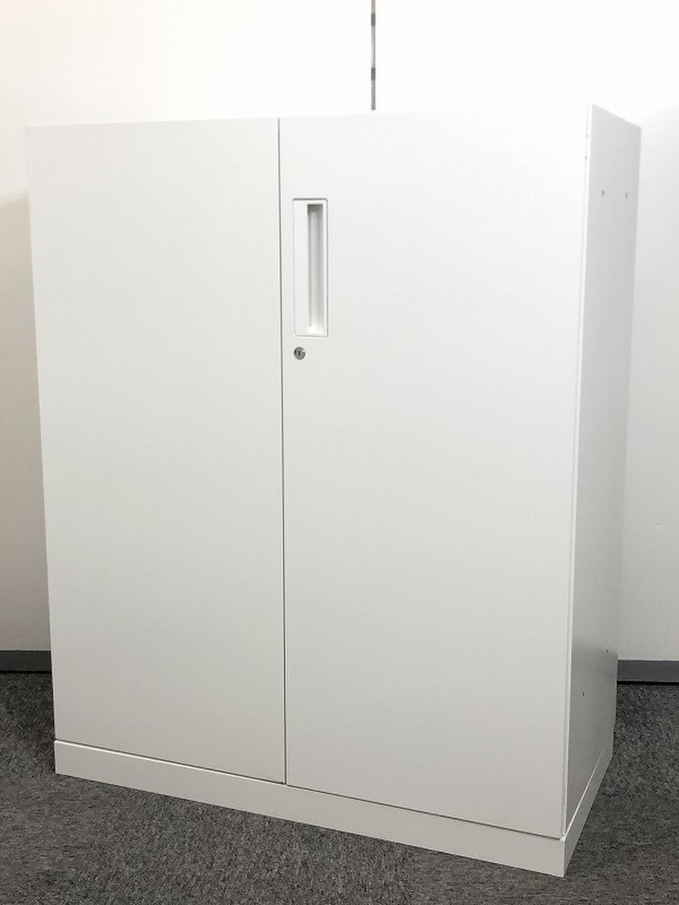 コクヨ製　エディアシリーズ　人気のホワイトカラー　両開き書庫入荷！！※目立つ日焼けあり
                        エディア 
                                    中古
            