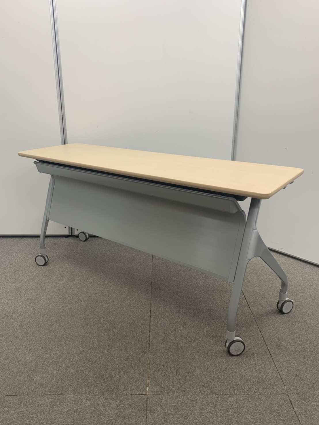 【可愛いサイドスタックテーブル】横幅1500mmの丁度いいサイズ【コクヨ製/エピファイ】
                        エピファイ
                                    中古
            