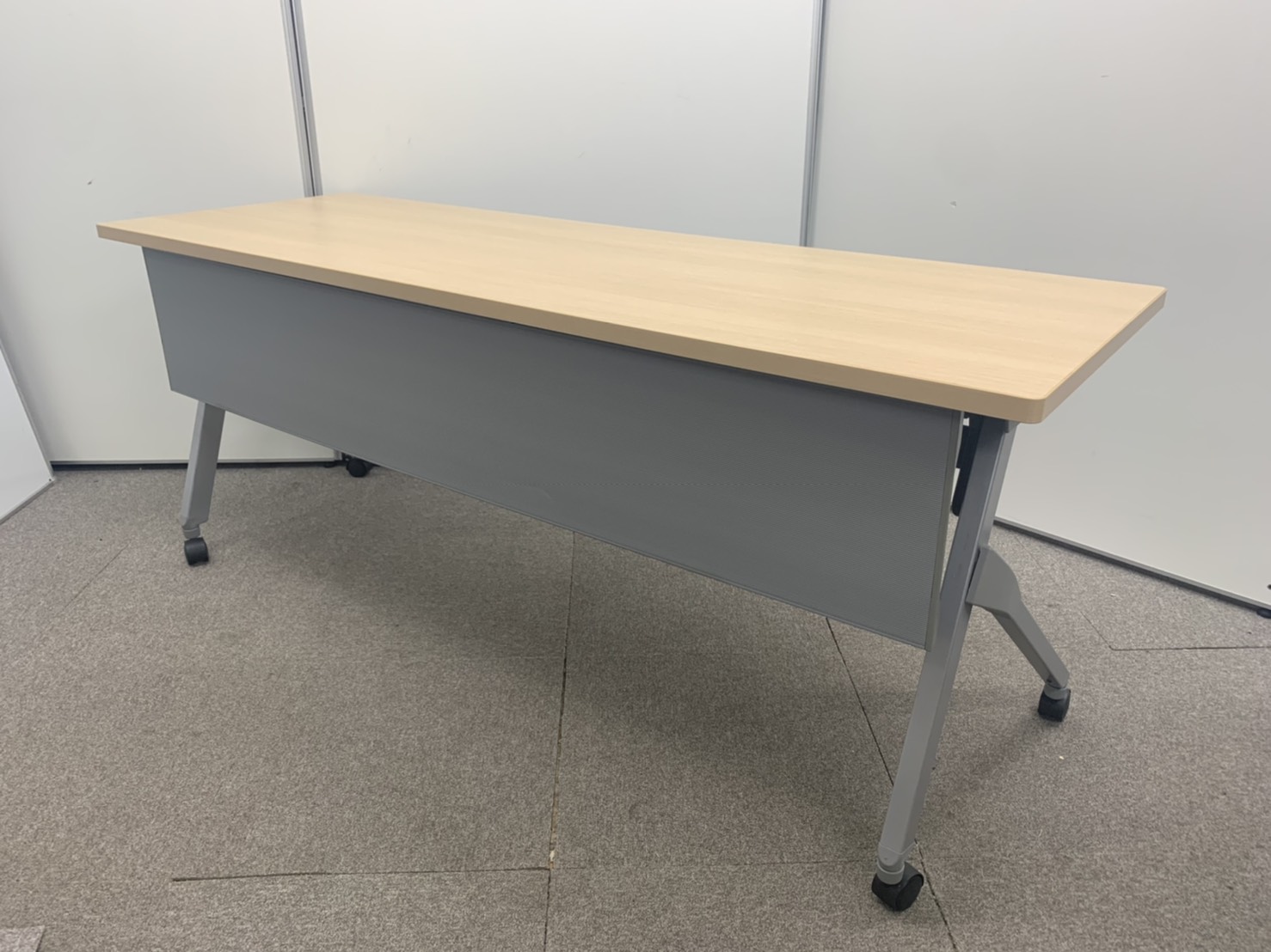 【会議室に最適なオカムラ製サイドスタックテーブル】フラプターシリーズ【横幅1800ｍｍの広々テーブル】
                        フラプター
                                    中古
            