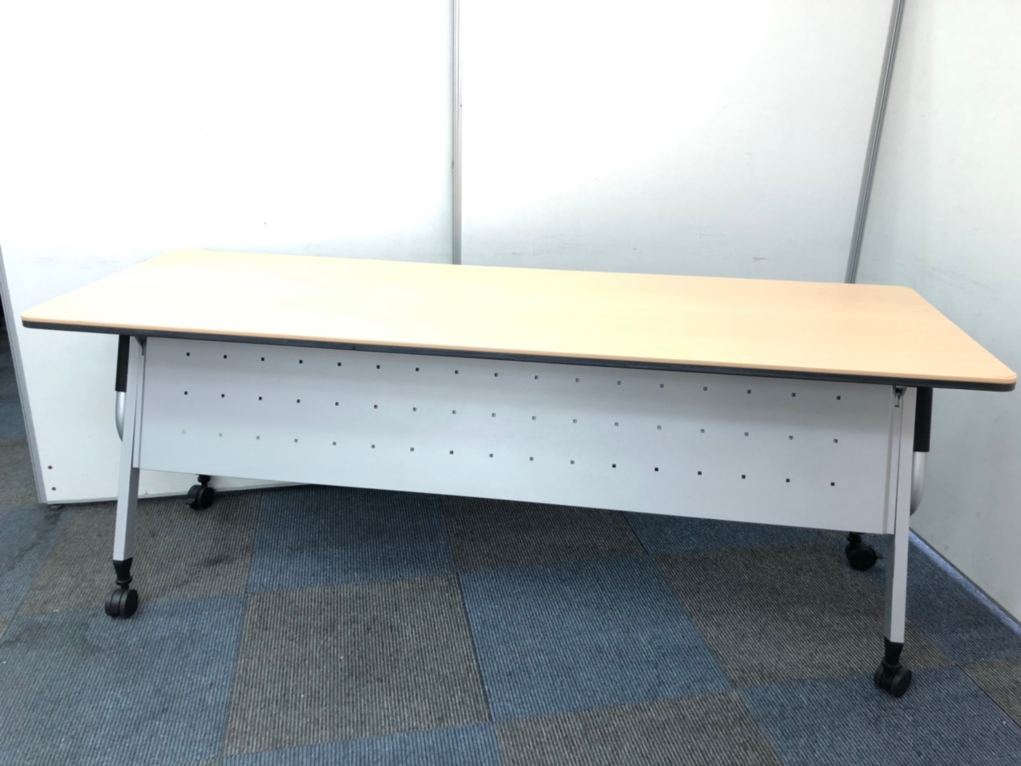 【限定1台】会議用テーブル/流行りの木目調【入替セール】
                        Linello 2
                                    中古
            