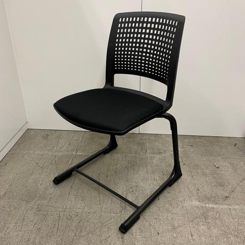 【NA在庫】【大量入荷！】おしゃれなスタッキングチェア｜イトーキ製ブラック｜
                        レスパス
                                    中古
            