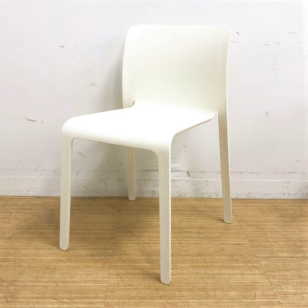 MAGIS（マジス）/CHAIR FIRST（チェアファースト）　ホワイト　デザイン： ステファノ・ジョバンノーニ【デザイナーズ家具】
                        チェア ファースト
                                    中古
            