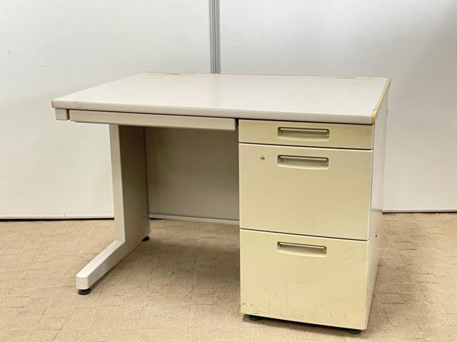 【KS】【大量在庫品！】定番の片袖机が入荷しました！通常より日焼けがあるためお買い得！■コクヨ■BS＋
                        BS+
                                    中古
            