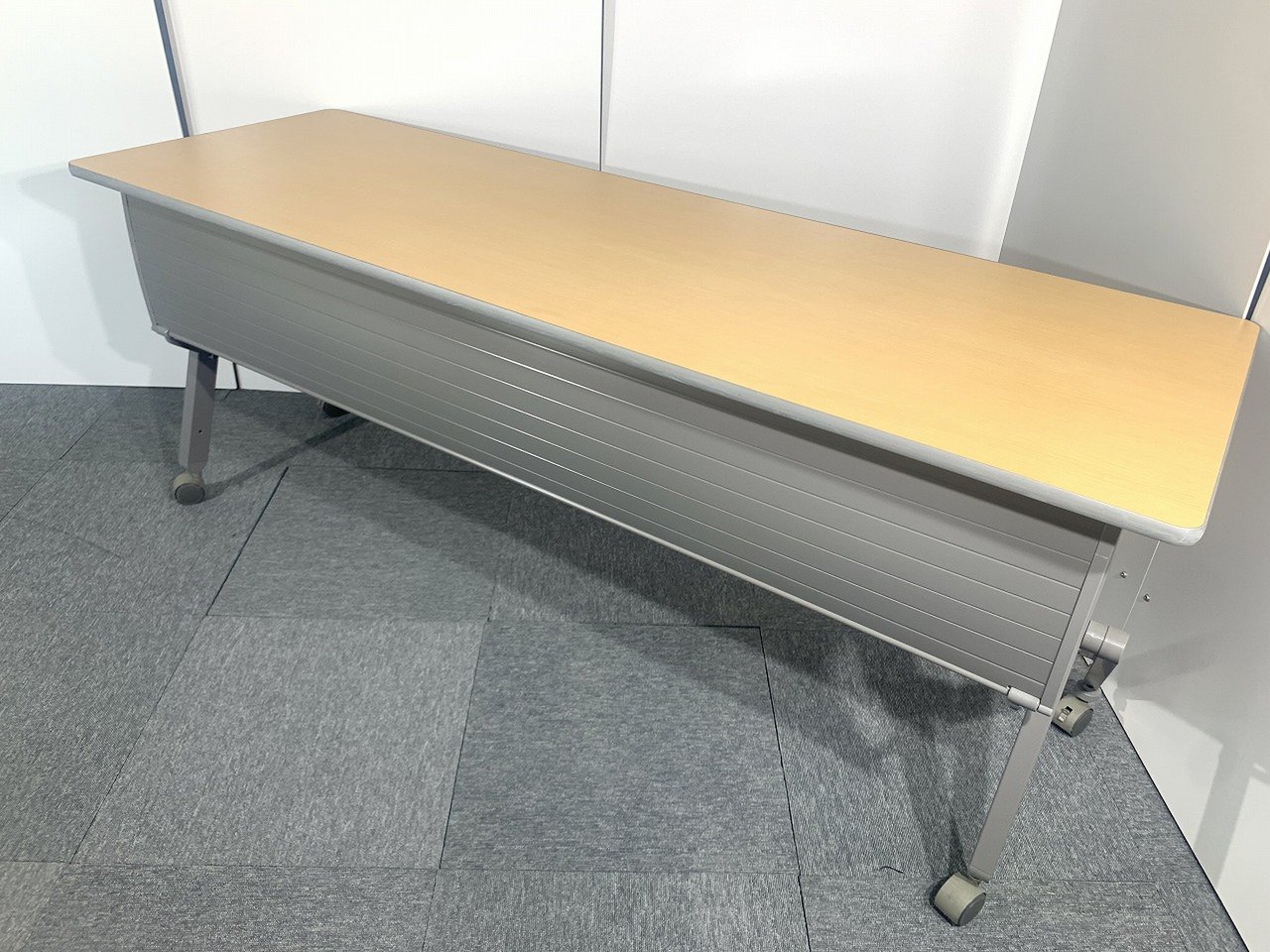 【洗練されたデザインと使いやすさが魅力！】■イトーキ製　サイドスタックテーブル（W1500×D600mm）幕板パネル付き　■【人気の木目カラー入荷！】
                        HXシリーズ
                                    中古
            