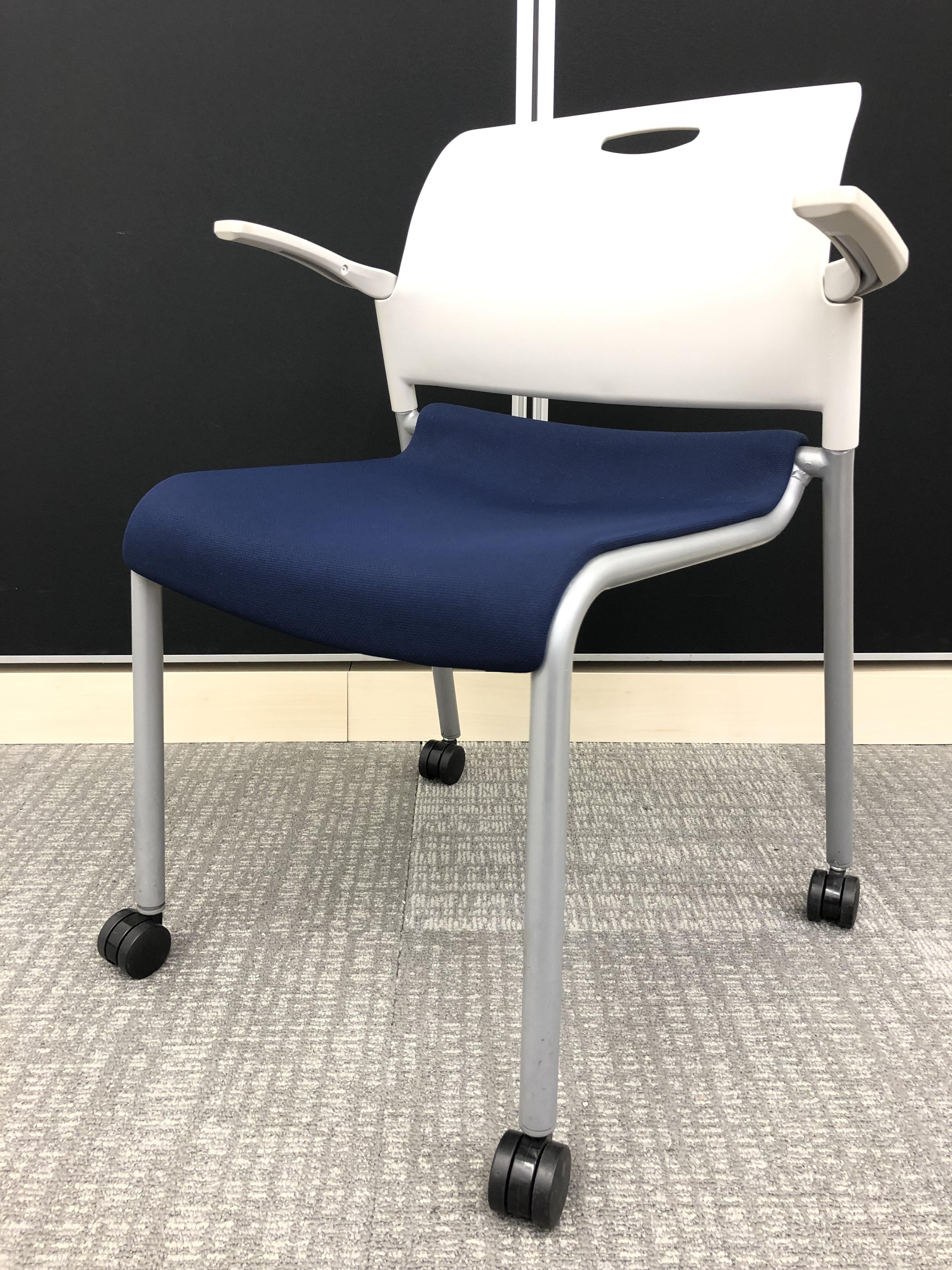 【残り脚数が半端なため、特価！】
あると助かる肘付き！
キャスター付きで移動もらくらくです。
                        MF-270シリーズ
                                    中古
            