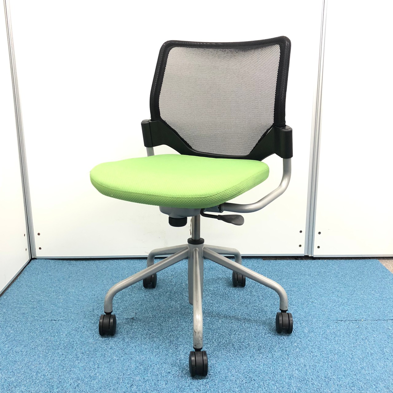 【在庫入れ替えセール】【オカムラ製】【明るいグリーン】【10脚ほどそろいます！！】【会議室などの使用にピッタリ！】
                        エアリ
                                    中古
            