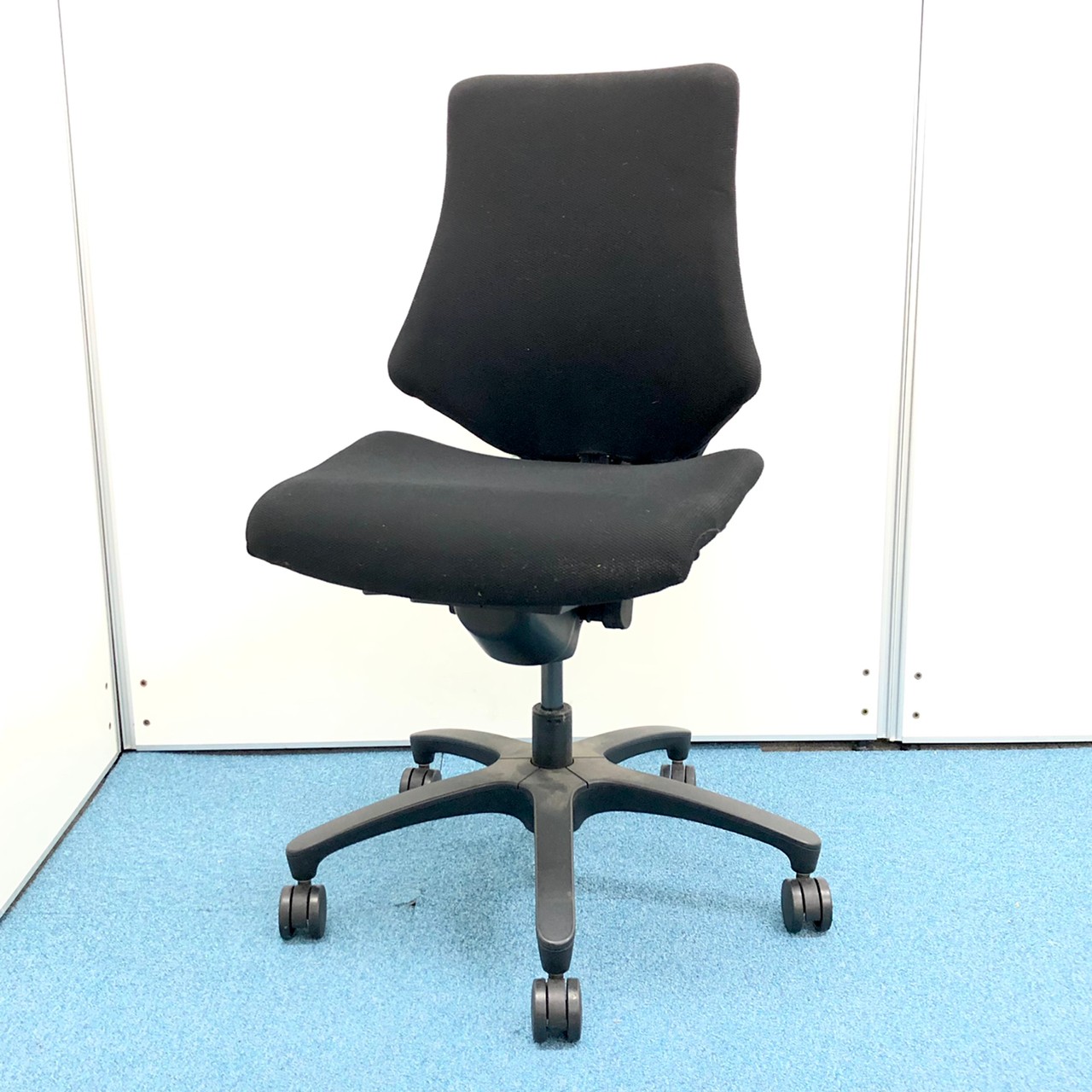 【人気シリーズの肘無しチェア！】イトーキ製エフチェア【優しいクッションで効率良く仕事を！】
                        エフ
                                    中古
            