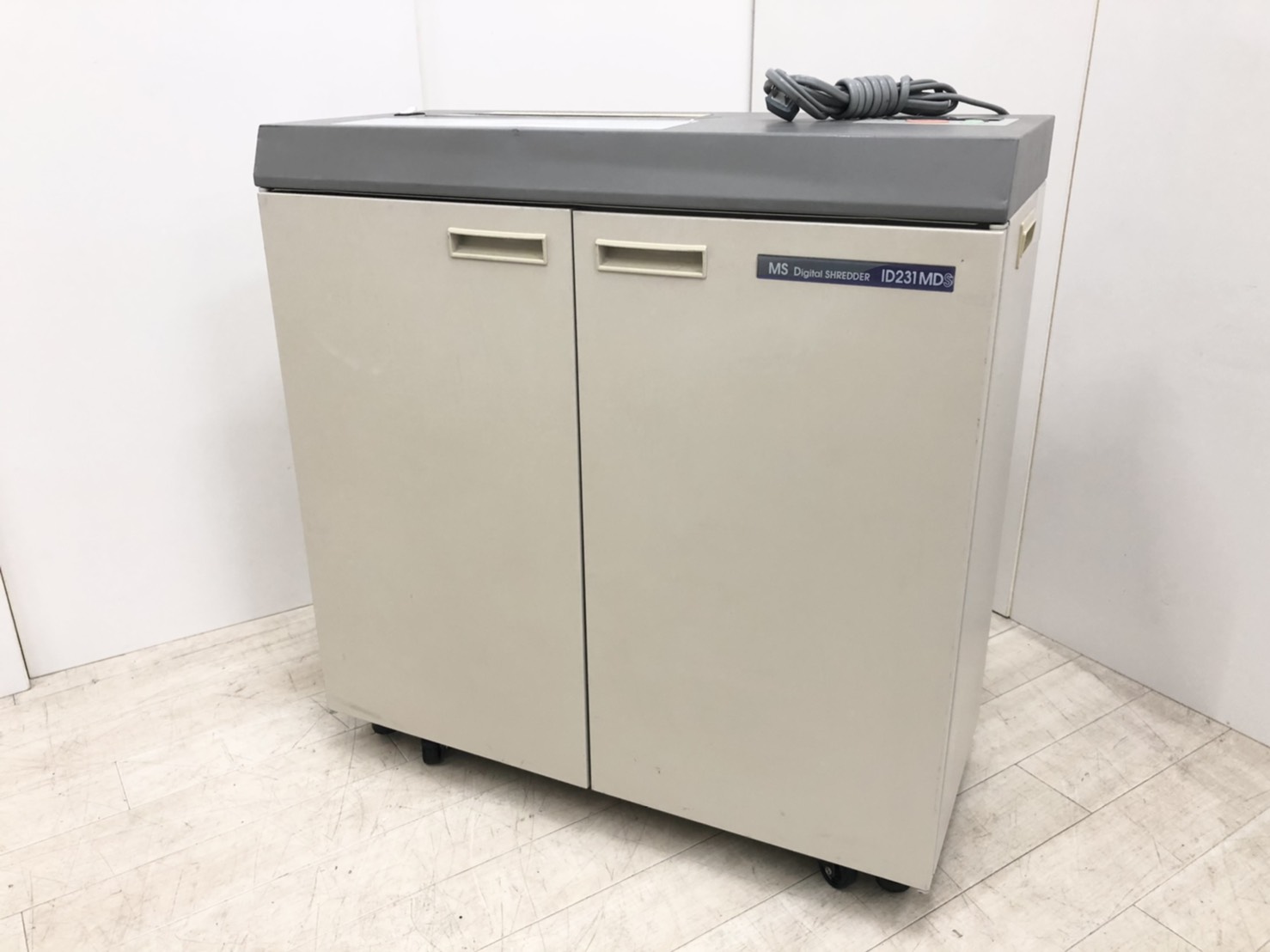 【小型シュレッダー】小さいのにパワフル！CDもクレジットカードも裁断可能！エコ機能搭載！
                        IDシリーズ
                                    中古
            