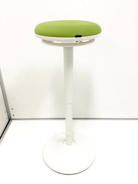 【流行りの最新シリーズ】オカムラ製　ピルエット【働き方改革】【スイング脚】
                        Pirouettoシリーズ
                                    中古
            