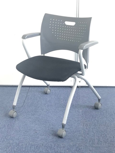 肘付きスタッキングチェアがロット入荷！ 中古 ライオン オフィス 家具 事務所 事務用品【在庫入替】
                        その他
                                    中古
            