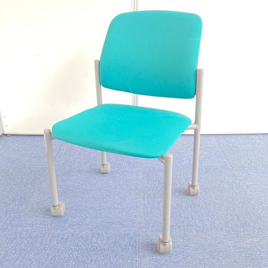 【31脚入荷】ターコイズブルーのキャスター付きスタッキングチェア。【在庫入替】
                        エルケイ
                                    中古
            