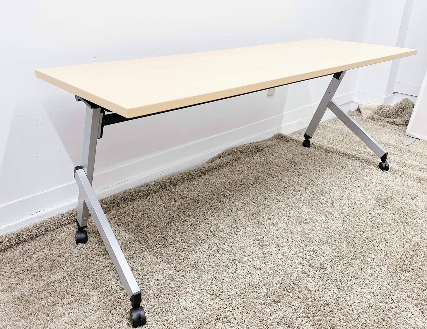 【KS】【Aランク品！】研修や会議用などにおすすめのテーブルです！■内田洋行■プラッテ
                        プラッテ
                                    中古
            