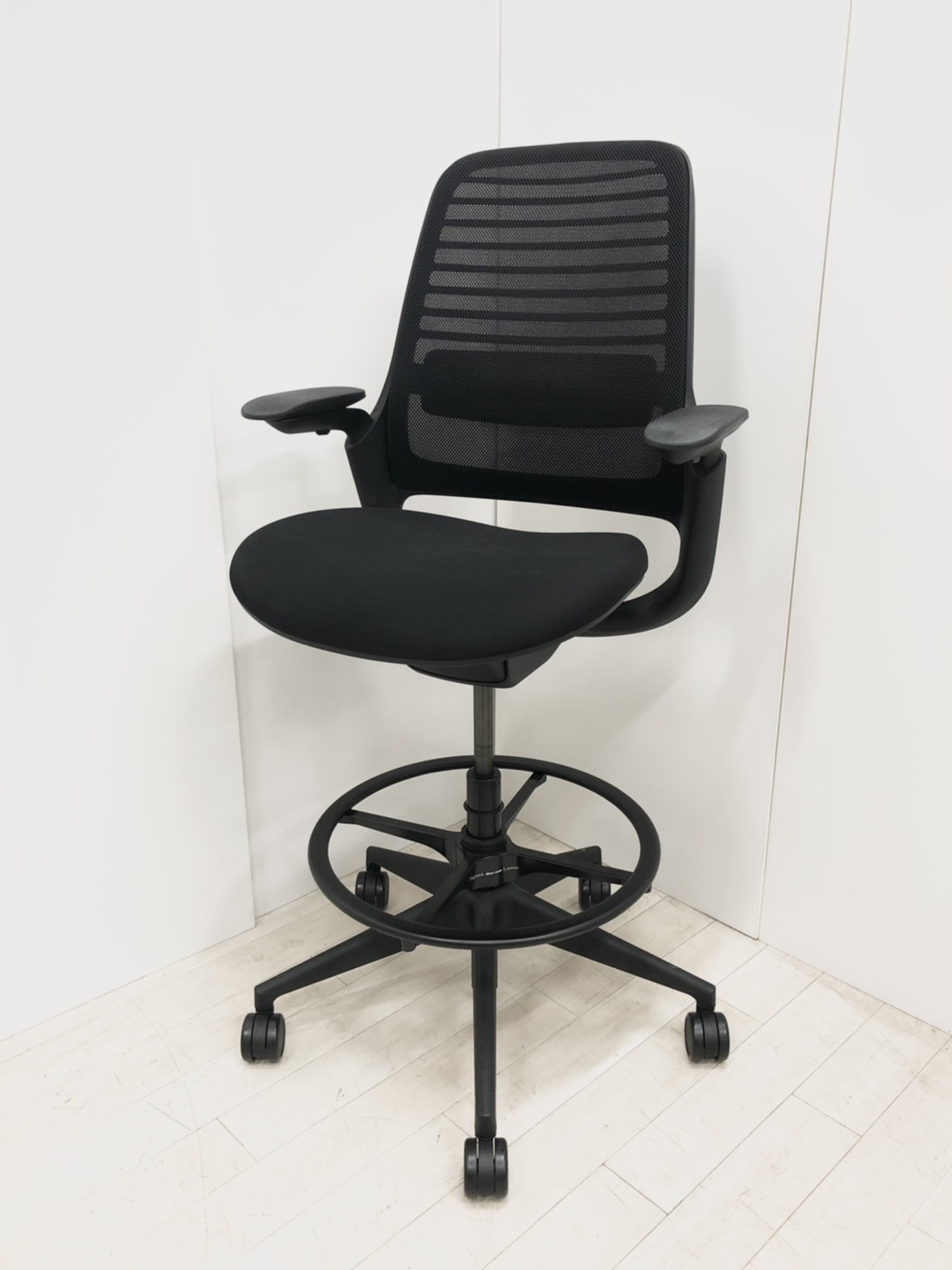 カウンターテーブルと合わせておしゃれに！受付に！
                        シリーズ1
                                    中古
            