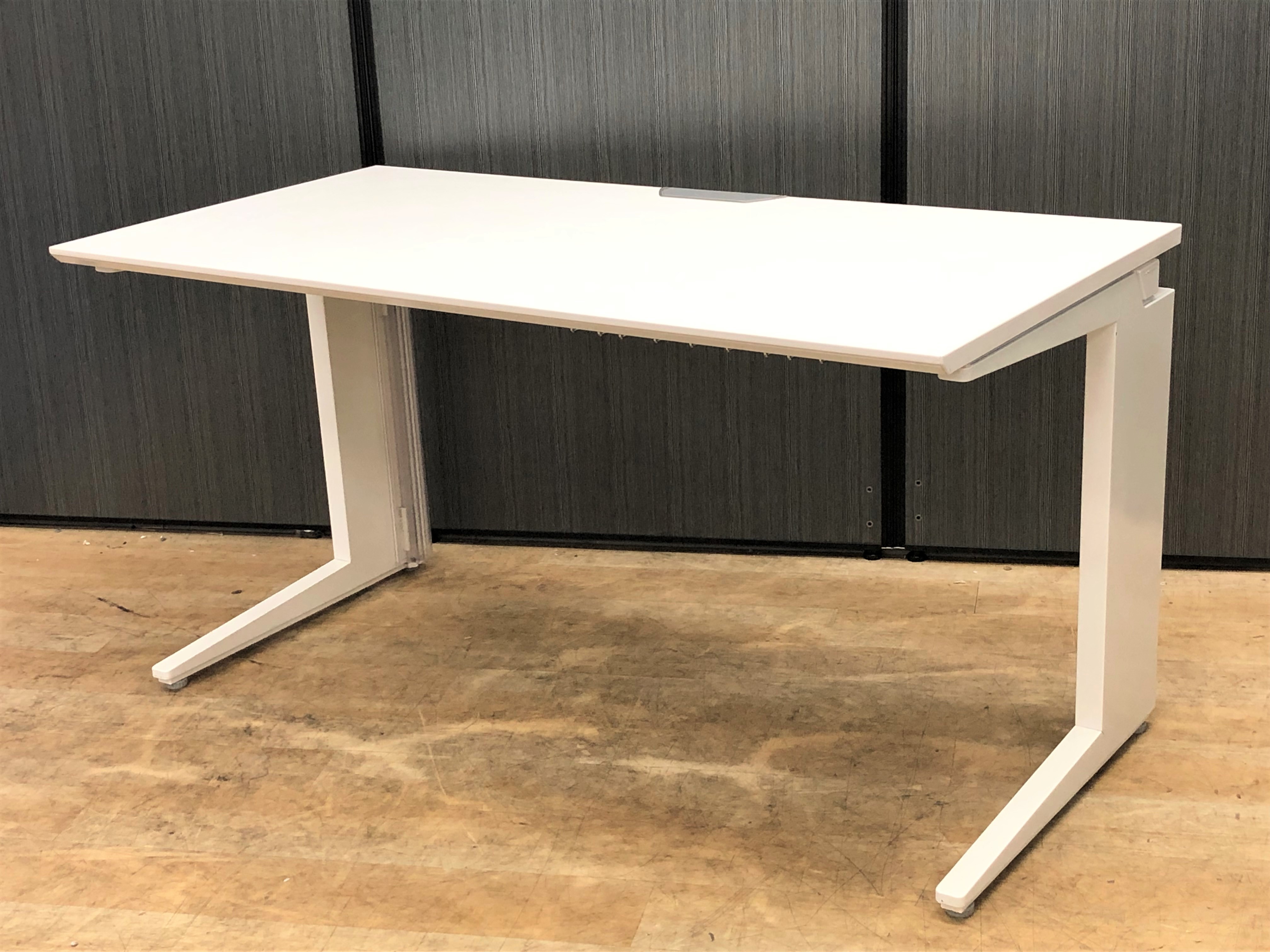 【1台入荷】【在庫入替セール品】ホワイトカラーの事務用机【大垣】【可児】
                        プロユニット
                                    中古
            