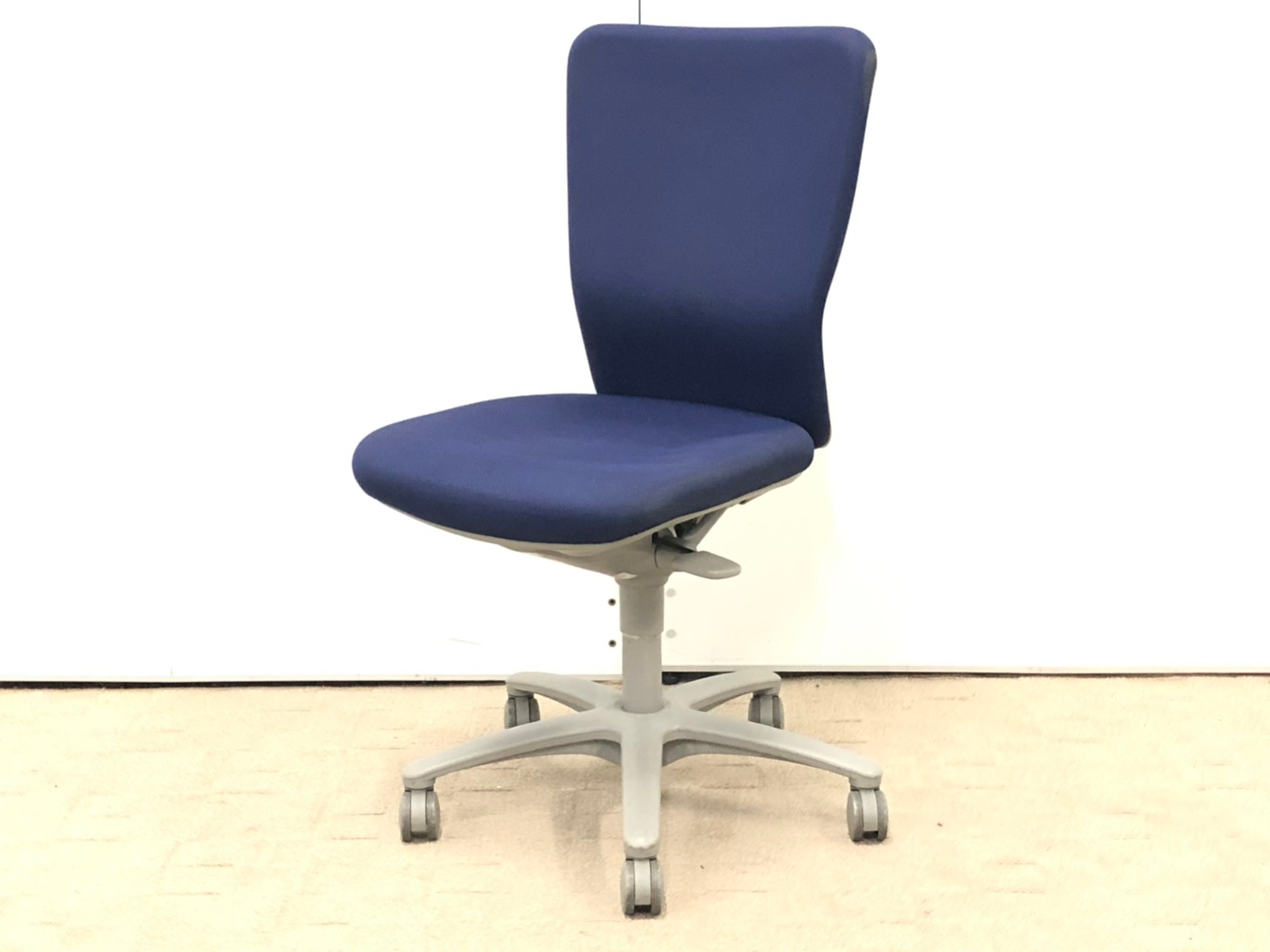 法人1番人気！】オカムラ製のカロッツァチェア【ロングセラー商品】
                        カロッツァ
                                    中古
            