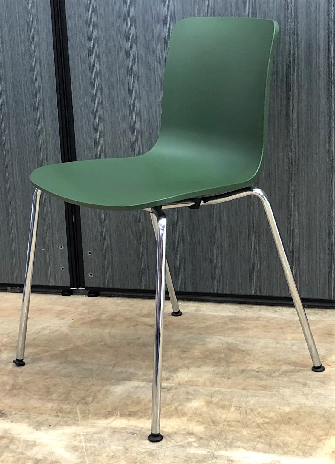 【3脚入荷】オシャレな部屋のインテリアに！ジャスパー・モリソンデザイン【大垣】【羽島】【可児】
                        HALシリーズ
                                    中古
            